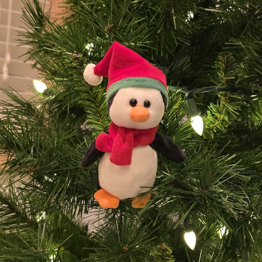 🎄TY Ornament Penguin Black White Red Sleddy Santa The Jingle Beanies Collection